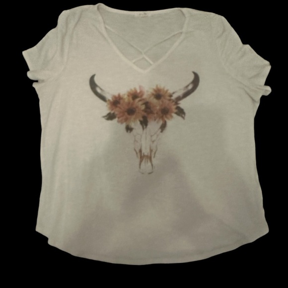 🔴$1SALE$ Maurice’s Tee shirt bundle - Picture 2 of 4